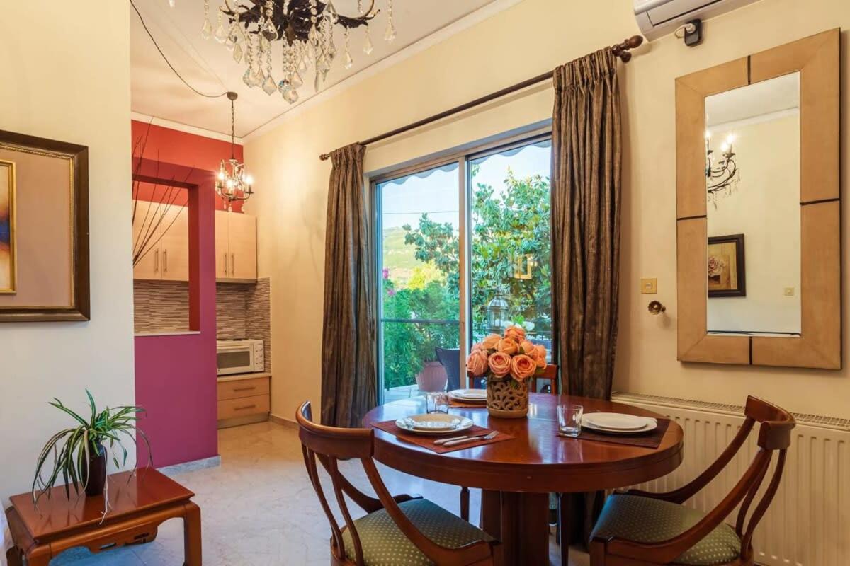 Stylish Seaside Home - Fully Equipped, Big Terrace 칼라마타 외부 사진